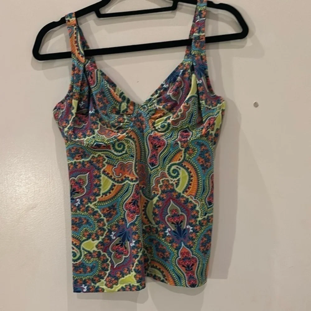 Colorful 2 piece tankini bathing suit. Top is has underwire and lined.